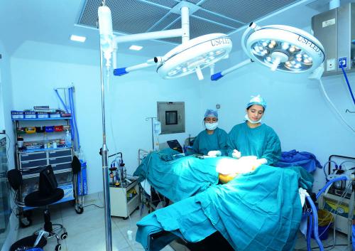 Plastic-Surgeon-21